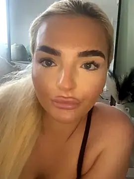 Snapshot of BelleXx chatting on September 19, 2025, 1:45 pm BelleXx online show from September 19, 2025, 1:45 pm