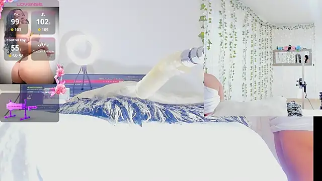 Snapshot of Ashley__Jones__ chatting on April 22, 2026, 9:01 am Ashley Jones online show from April 22, 2026, 9:01 am