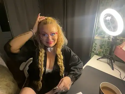 BonnyDesire online show from April 3, 2026, 7:01 pm