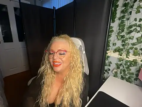 BonnyDesire online show from April 8, 2026, 7:03 pm