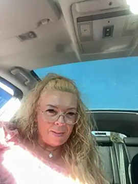 BonnyDesire online show from April 24, 2026, 1:57 pm