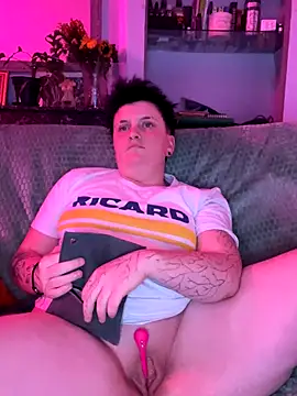 Snapshot of captaine_pioupiou chatting on November 2, 2025, 9:50 pm captaine pioupiou online show from November 2, 2025, 9:50 pm