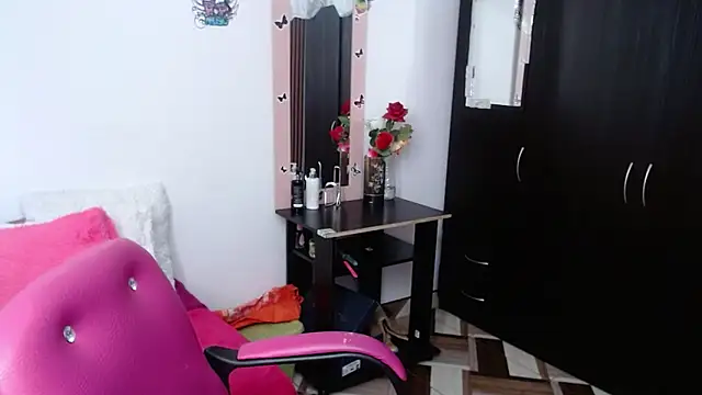 Snapshot of camilavargas_ chatting on October 2, 2025, 9:44 pm camilavargas  online show from October 2, 2025, 9:44 pm