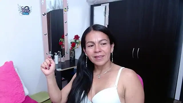 Snapshot of camilavargas_ chatting on October 12, 2025, 11:04 pm camilavargas  online show from October 12, 2025, 11:04 pm