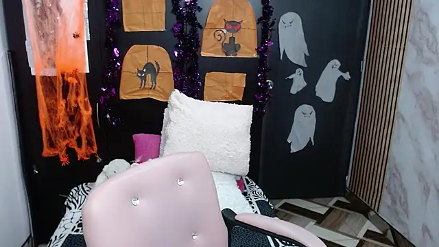 camilavargas  online show from October 31, 2025, 10:44 pm