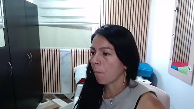 camilavargas  online show from May 14, 2026, 4:25 pm