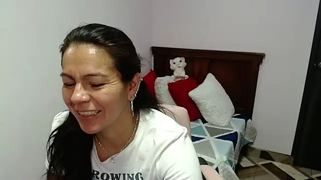 camilavargas  online show from July 14, 2026, 4:34 pm