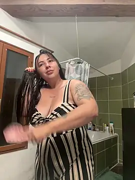 Emilie 1 online show from May 27, 2026, 9:56 pm