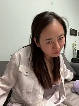 Kayla-love online show from April 14, 2026, 4:35 pm