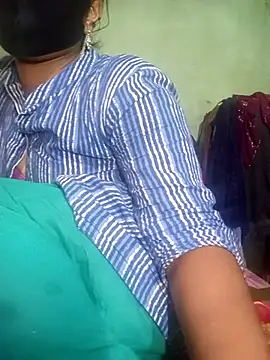 Snapshot of Cute_Couple59 chatting on March 6, 2026, 10:34 am Cute Couple59 online show from March 6, 2026, 10:34 am