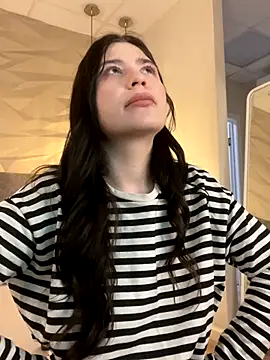 Snapshot of Valerie_Ohara chatting on October 10, 2025, 4:33 am Valerie Ohara online show from October 10, 2025, 4:33 am