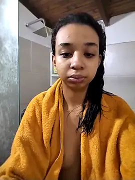 Suzanelee1 online show from October 28, 2025, 2:20 pm