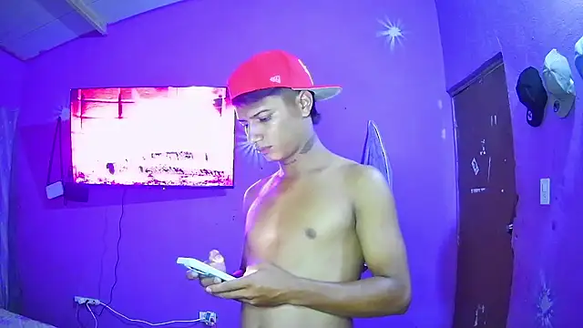 Snapshot of Tony_Models chatting on October 21, 2025, 4:35 am Tony Models online show from October 21, 2025, 4:35 am