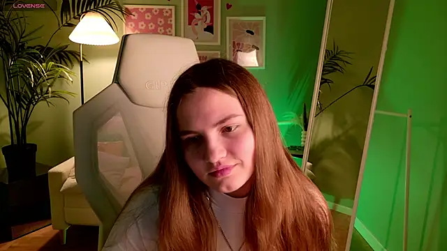 Evii Stich online show from September 28, 2025, 5:57 am