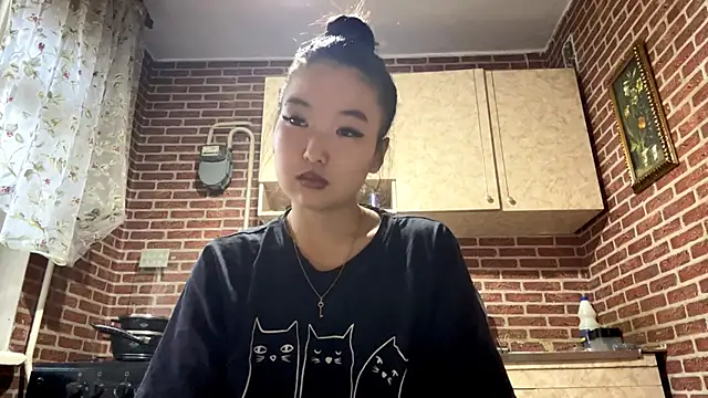 EmmaLeexth online show from November 7, 2025, 11:32 am