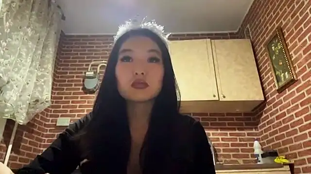 EmmaLeexth online show from November 18, 2025, 2:54 pm