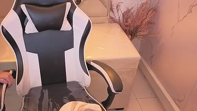 Snapshot of tamara_tp chatting on February 14, 2026, 12:35 pm tamara tp online show from February 14, 2026, 12:35 pm