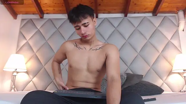 Clement Reyes online show from October 2, 2025, 12:45 pm