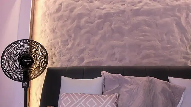 Snapshot of Naomy_gyal chatting on February 27, 2026, 1:00 pm Naomy gyal online show from February 27, 2026, 1:00 pm