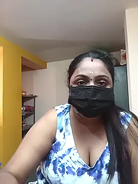 Snapshot of queendivya chatting on February 1, 2026, 3:05 am queendivya online show from February 1, 2026, 3:05 am