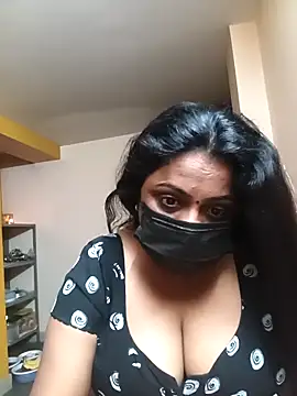 Snapshot of queendivya chatting on February 25, 2026, 11:47 pm queendivya online show from February 25, 2026, 11:47 pm
