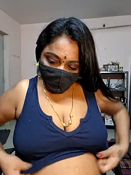 Snapshot of queendivya chatting on June 24, 2026, 1:54 pm queendivya online show from June 24, 2026, 1:54 pm