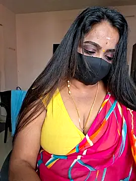 Snapshot of queendivya chatting on July 6, 2026, 5:26 am queendivya online show from July 6, 2026, 5:26 am