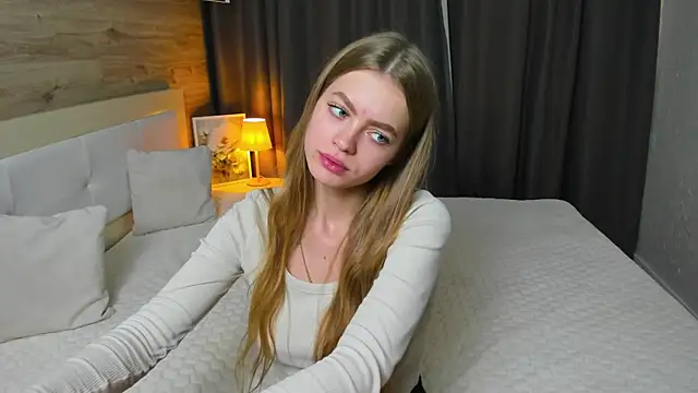 Snapshot of Alisa_Glamour chatting on October 15, 2025, 1:55 pm Alisa Glamour online show from October 15, 2025, 1:55 pm