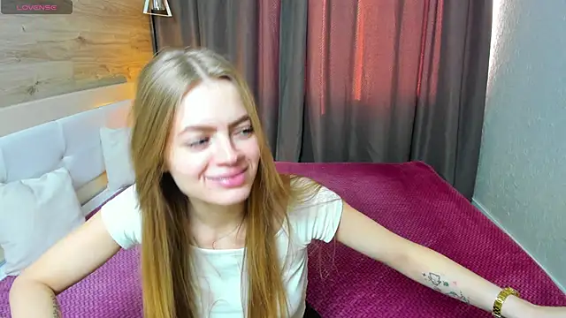 Snapshot of Alisa_Glamour chatting on October 16, 2025, 12:17 pm Alisa Glamour online show from October 16, 2025, 12:17 pm