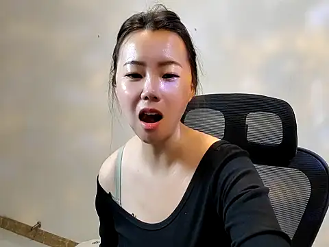 sallycui online show from September 25, 2025, 10:57 pm