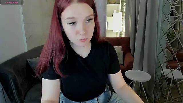 Layla Glam online show from March 20, 2026, 1:38 pm