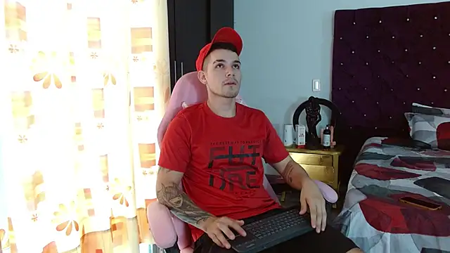 Snapshot of BooyHott_ chatting on November 19, 2025, 6:52 pm BooyHott online show from November 19, 2025, 6:52 pm