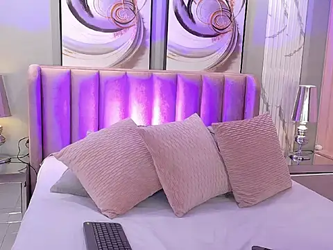 LuisaJonnes  online show from September 20, 2025, 1:01 pm