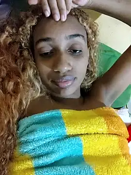 Barbiefox24 online show from May 17, 2026, 7:28 am