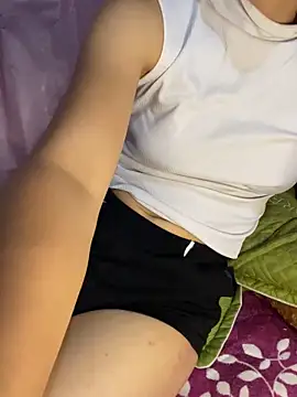 Snapshot of phuongxinhxan chatting on April 13, 2026, 2:00 pm phuongxinhxan online show from April 13, 2026, 2:00 pm