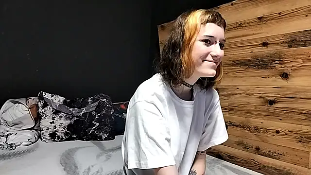 Snapshot of JenaeRadloff chatting on October 6, 2025, 4:32 am JenaeRadloff online show from October 6, 2025, 4:32 am