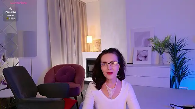 Snapshot of Irene_Marlow chatting on February 14, 2026, 2:03 pm Irene Marlow online show from February 14, 2026, 2:03 pm