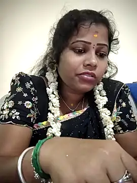 sweetqueen143 online show from October 17, 2025, 5:37 pm