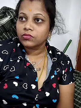 Snapshot of sweetqueen143 chatting on May 15, 2026, 11:23 pm sweetqueen143 online show from May 15, 2026, 11:23 pm