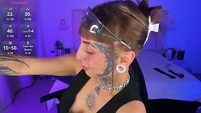 Gyal 8  online show from February 24, 2026, 4:43 am