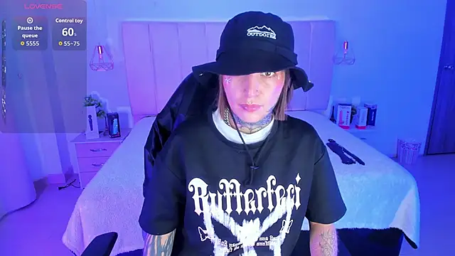 Gyal 8  online show from February 25, 2026, 5:17 am