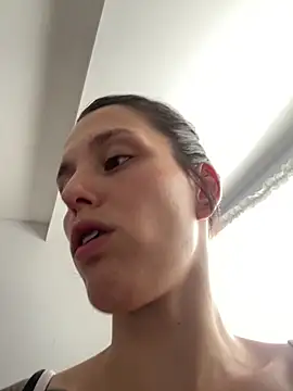 Snapshot of xvalentinaof chatting on February 10, 2026, 8:24 pm xvalentinaof online show from February 10, 2026, 8:24 pm