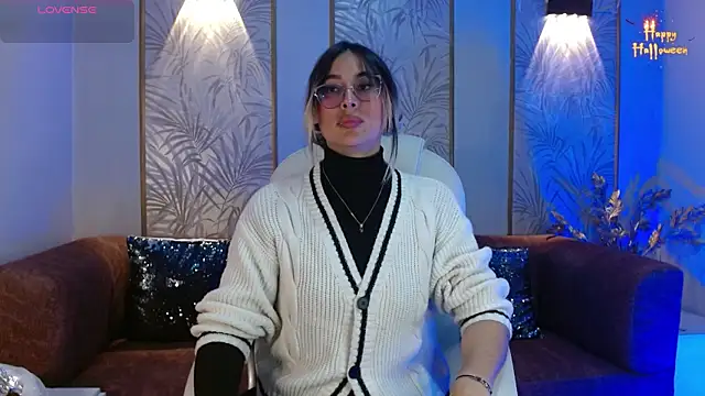 Snapshot of LunaaGrey_ chatting on October 14, 2025, 3:29 am LunaaGrey  online show from October 14, 2025, 3:29 am