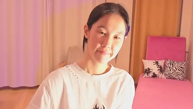Snapshot of Reina__chan chatting on September 22, 2025, 4:31 pm Reina  chan online show from September 22, 2025, 4:31 pm