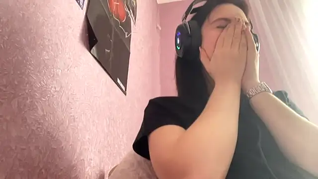 Snapshot of MollyPartey chatting on September 19, 2025, 5:53 am MollyPartey online show from September 19, 2025, 5:53 am