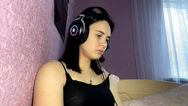 Snapshot of MollyPartey chatting on October 1, 2025, 10:21 am MollyPartey online show from October 1, 2025, 10:21 am