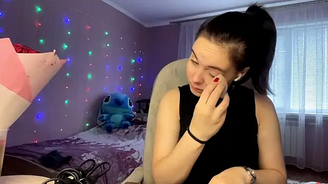 Snapshot of MollyPartey chatting on October 17, 2025, 10:07 am MollyPartey online show from October 17, 2025, 10:07 am