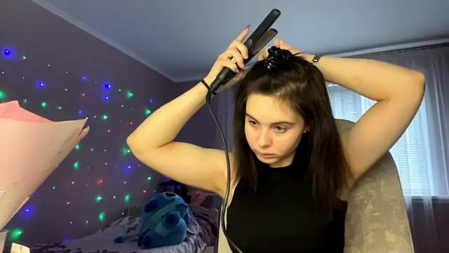 Snapshot of MollyPartey chatting on October 18, 2025, 5:21 am MollyPartey online show from October 18, 2025, 5:21 am