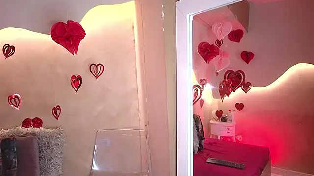 SaraGuzmann online show from February 13, 2026, 7:54 pm