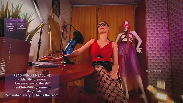Snapshot of Giantess_Eva chatting on May 17, 2026, 7:21 pm Giantess Eva online show from May 17, 2026, 7:21 pm